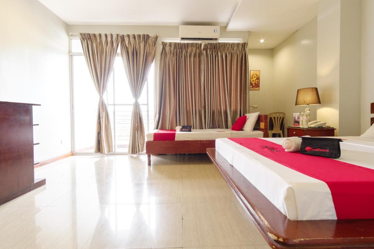เรดดอร์ซ เนียร์ แคมป์ มอนเตลิบาโน Hotel บาโคลอด ภายนอก รูปภาพ